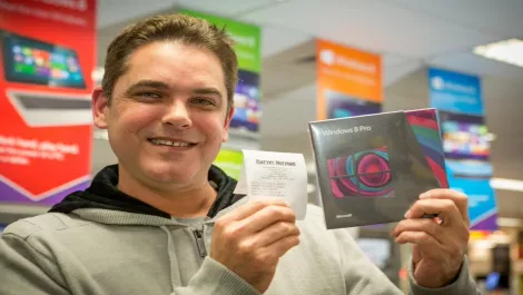 World's first Windows 8 copy sold in Auckland
